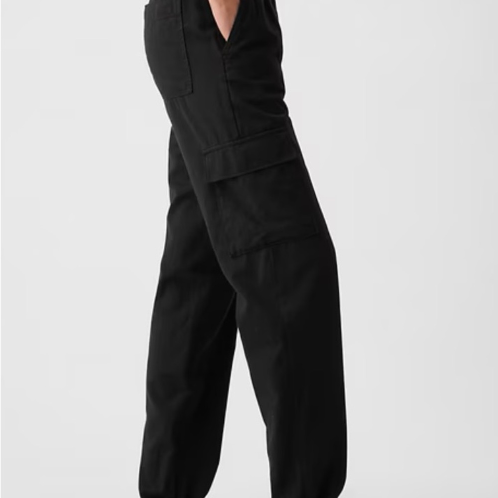 GAP mid rise twill cargo pant